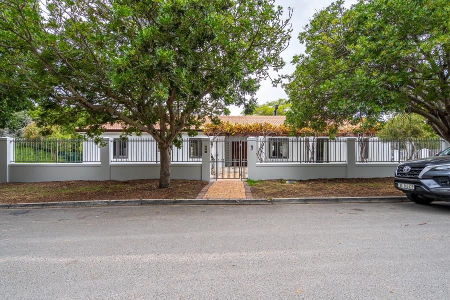 4 Bedroom Property for Sale in Dennendal Western Cape